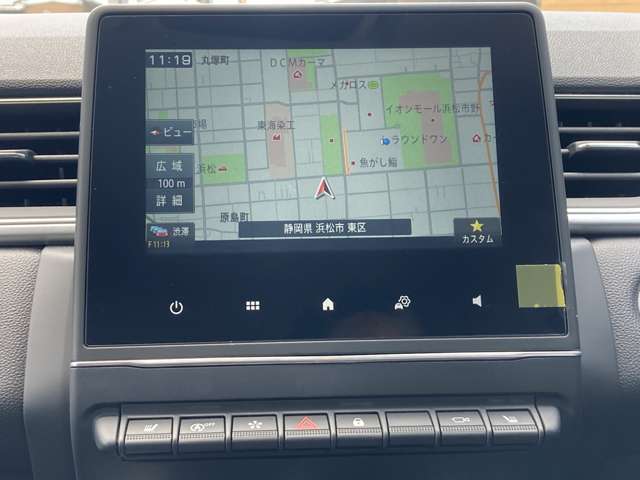 最近ではスマホと接続して純正のモニターにナビアプリを表示する車両が大多数となっております。こちらの車両もディスプレイモニターが装備されています