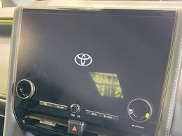 【メーカー純正ナビ】インテリアに溶け込むスタイリッシュな「専用設計」メーカーナビを装備♪視認性や操作性など基本性能にも優れ、より上質なカーライフをお楽しみいただけます。