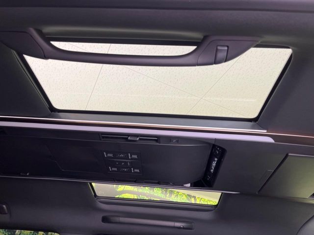 【ガラスルーフ】ガラスルーフ搭載で車内の解放感が一気にアップ！開放的なドライブをお楽しみいただけます。