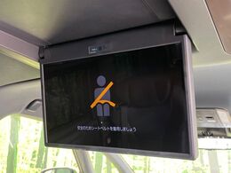 【フリップダウンモニター】大画面モニターで後席でもエンタメをお楽しみいただけます。小さなお子様にも大人気の装備です♪