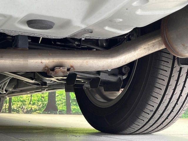 お車を安心してお乗りいただく為には、足回りの定期点検が欠かせません。サービスサポート（有償保証）では無料点検もご提供しており、安心のカーライフをお過ごしいただけるサポート体制が整っています。