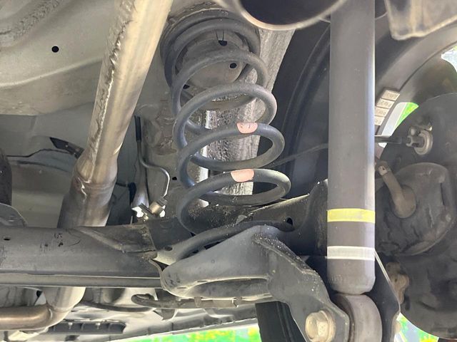 お車を安心してお乗りいただく為には、足回りの定期点検が欠かせません。サービスサポート（有償保証）では無料点検もご提供しており、安心のカーライフをお過ごしいただけるサポート体制が整っています。