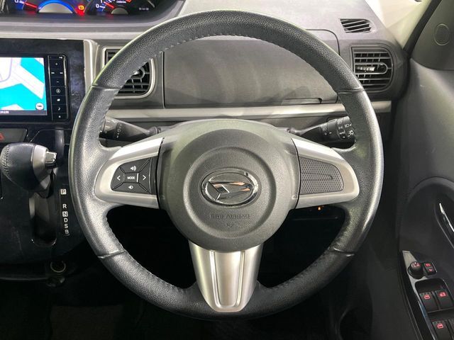 【ステアリングスイッチ】運転中、前方から目線をそらすことなく、オーディオ等の操作が可能な便利機能！安心＆快適なドライブを演出してくれます♪