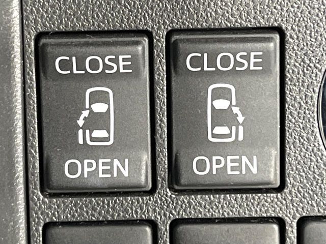 【両側パワースライドドア】スマートキーや運転席のスイッチで後席両側スライドドアの開閉が可能♪電動だから力を入れてドアを開ける必要が無く、小さなお子様でも簡単に開け閉めでき快適です♪