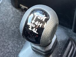 【マニュアルモード】シフトのアップダウンが可能なマニュアルモードも装備されておりますので、エンジンブレーキや力強い加速も思いのままに操作できます。