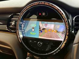 【バックカメラ】装備。後方確認に役立ち、楽々駐車やバックをしていただけます。