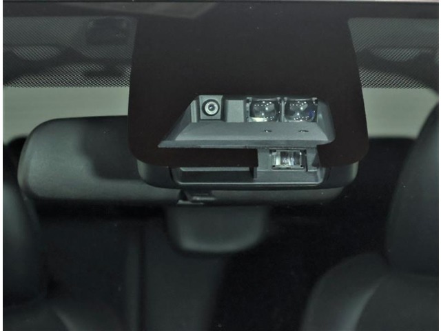 TOYOTA　SAFETY　SENSEは道路状況、車両状態、天候状態及びドライバーの操作状況などによっては、作動しない場所があります。あくまで運転補助機能です。