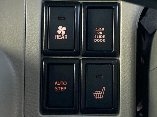 ［純正ナビゲーション］安心の純正メモリータイプナビゲーション装備です。この価格でナビ付はお買い得感が高いですね♪