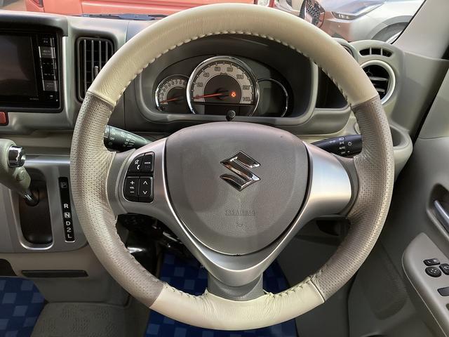 ［ステアリングオーディオスイッチ］ハンドルから手を離さずに、オーディオの操作ができます♪