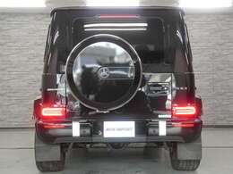 DOHC・V型8気筒・ツインターボ/3982cc/電子制御9速AT/フルタイム4WD　585ps/86.7kg.m（カタログ値）全長466全幅198×全高197cm
