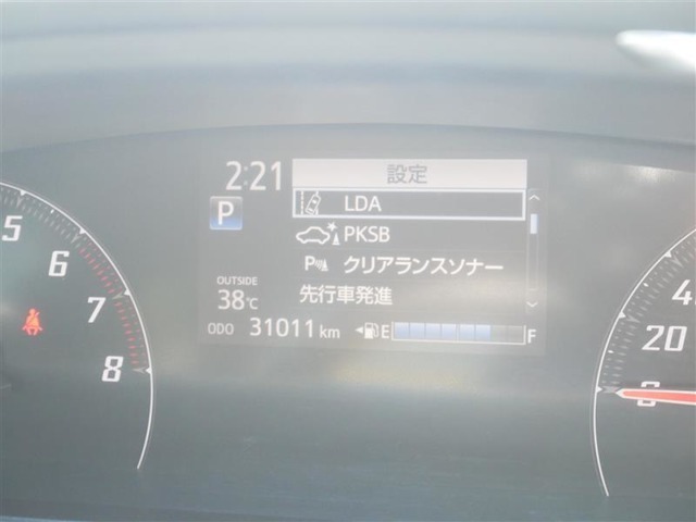 車線逸脱警報などの機能がメーターで操作できます。