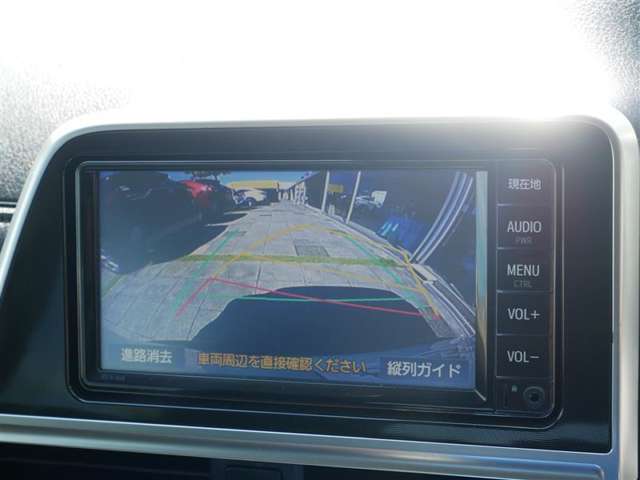 バックモニター(黄色いガイドラインのお陰で、駐車がしやすいです)