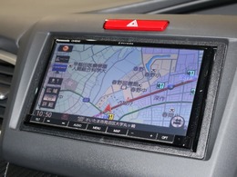社外メモリーナビ　ストラーダ　CN-RE04D　フルセグTV　CD　DVD  BTA　MR　USB　SD　操作性と機能性に優れたナビで、初めての道でも安心・快適なドライブをサポートします！