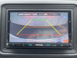【バックカメラ】駐車時に後方がリアルタイム映像で確認できます。大型商業施設や立体駐車場での駐車時や、夜間のバック時に大活躍！運転スキルに関わらず、今や必須となった装備のひとつです！