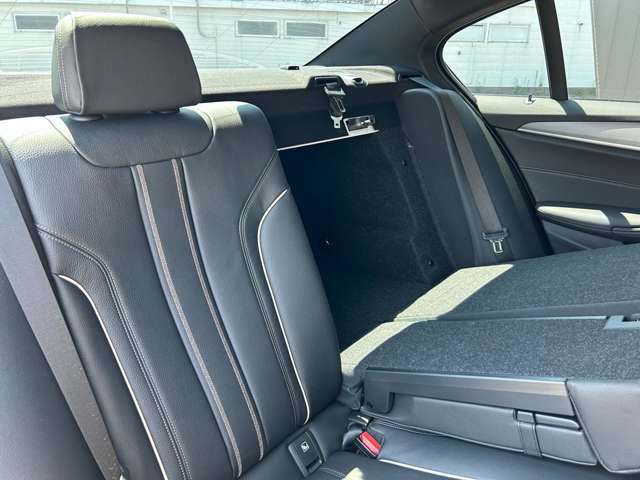 LIBERALAでは多種多様の車種をご用意させていただいております。お客様がご納得いくまで、そのお車の持つ特性を五感すべてで感じ取っていただける場をご提供します。