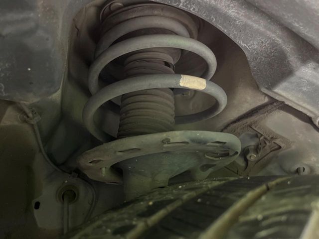 お車を安心してお乗りいただく為には、足回りの定期点検が欠かせません。サービスサポート（有償保証）では無料点検もご提供しており、安心のカーライフをお過ごしいただけるサポート体制が整っています。