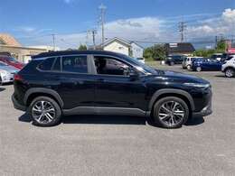 広々とした車内空間に優れた燃費性能。更にデザインも上質で人気のお車です！