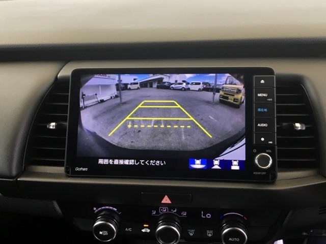 バックモニター付きで、車庫入れやバック時の後方確認をサポート。