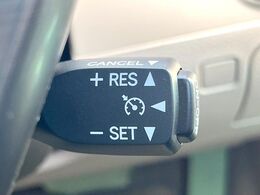 【クルーズコントロール】高速道路もラクラク走行。アクセルを離しても一定速度で走行ができ、長距離運転時の負担を軽減！加速・減速も簡単なスイッチ操作で調整できます。