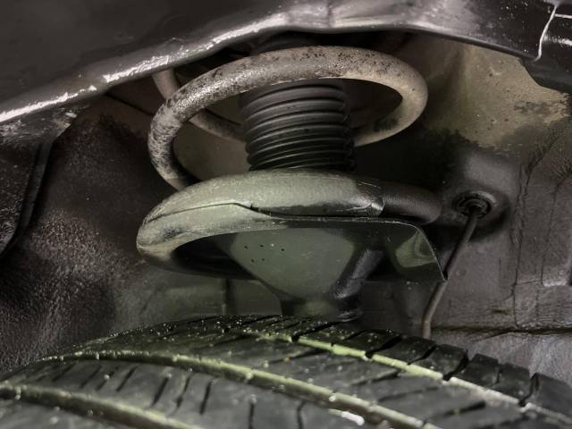 お車を安心してお乗りいただく為には、足回りの定期点検が欠かせません。サービスサポート（有償保証）では無料点検もご提供しており、安心のカーライフをお過ごしいただけるサポート体制が整っています。
