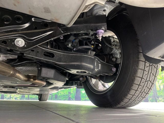 お車を安心してお乗りいただく為には、足回りの定期点検が欠かせません。サービスサポート（有償保証）では無料点検もご提供しており、安心のカーライフをお過ごしいただけるサポート体制が整っています。