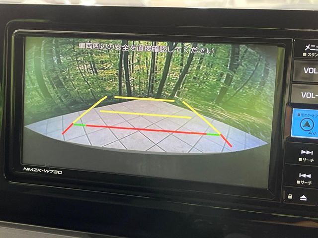 【バックカメラ】駐車時に後方がリアルタイム映像で確認できます。大型商業施設や立体駐車場での駐車時や、夜間のバック時に大活躍！運転スキルに関わらず、今や必須となった装備のひとつです！