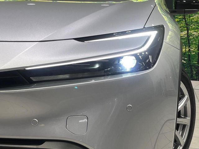 【LEDヘッドライト】悪天候や夜間走行時も良好な視界を確保し安心して運転できる高輝度LEDヘッドライトを装備！点灯速度が早く、消費電力も抑えられています。
