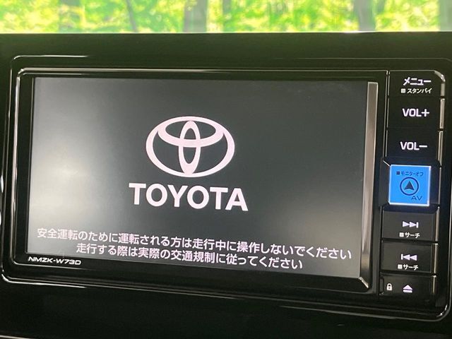 【メーカー純正ナビ】インテリアに溶け込むスタイリッシュな「専用設計」メーカーナビを装備♪視認性や操作性など基本性能にも優れ、より上質なカーライフをお楽しみいただけます。