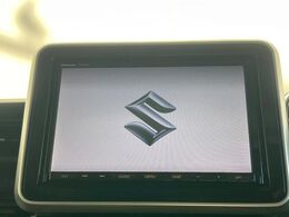 【純正ナビ】人気の純正ナビを装備しております。ナビの使いやすさはもちろん、オーディオ機能も充実！キャンプや旅行はもちろん、通勤や買い物など普段のドライブも楽しくなるはず♪