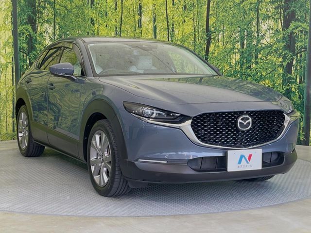 大好評のボディコーティング「弾スプラッシュコート」もご納車までに施工可能。通常のガラスコートと異なる、耐久年数6年の無機質ガラスコーティングが、ボディをキレイな状態に保ってくれます。
