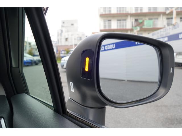 スバルリヤビークルディテクション車体後部の高感度センサーが車線変更時などに後方から迫る車を感知して、警告音とドアミラーについたLEDの点灯で教えてくれます。