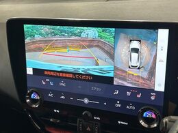 【パノラミックビューモニター】専用のカメラにより、上から見下ろしたような視点で360度クルマの周囲を確認することができます☆死角部分も確認しやすく、狭い場所での切り返しや駐車もスムーズに行えます。