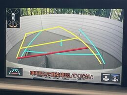 【バックカメラ】駐車時に後方がリアルタイム映像で確認できます。大型商業施設や立体駐車場での駐車時や、夜間のバック時に大活躍！運転スキルに関わらず、今や必須となった装備のひとつです！
