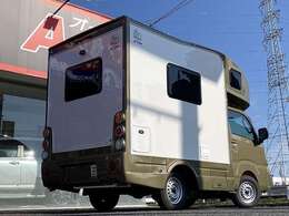 ■オートサイトエディションの標準設定として初期ベースカスタムとして増しリーフ5枚、リアのマフラーが外部に出るように延長マフラー加工をしてございます。