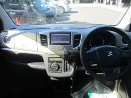 インパネ全体です！内装のボタンの位置などをご確認ください♪