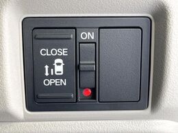 【パワースライドドア】スマートキーや運転席のスイッチでスライドドアの開閉が可能♪電動だから力を入れてドアを開ける必要が無く、小さいお子様でも、重い荷物を持っている時もラクに開け閉めできます♪