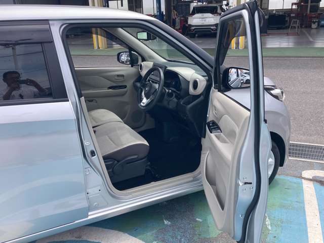 運転席ドアも大きく開きます