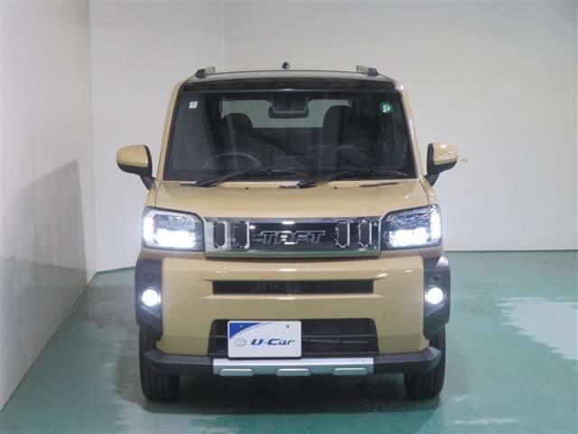 明度の高いLEDヘッドライトで、夜間の運転も安心です。