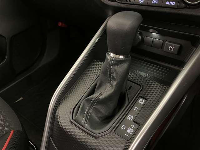 シンプルな操作で的確なシフトチェンジを可能にするゲート式シフトレバーを採用。☆詳しくは無料通話0078-6003-827541　相模原ICすぐ