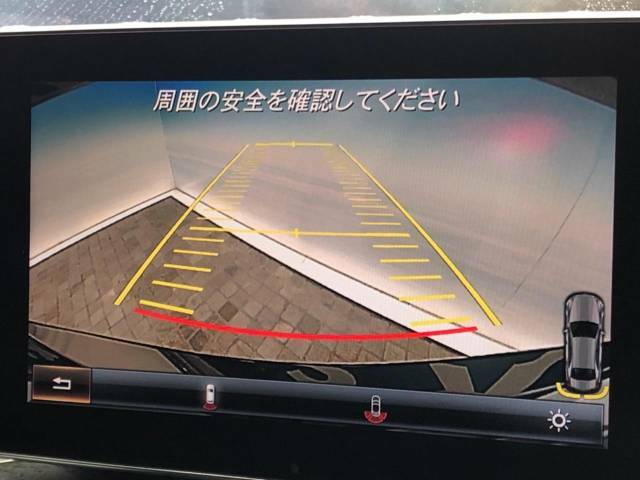 ●ガイドライン付きバックカメラ：不安な駐車もこれで安心！ガイドライン付きなので狭い箇所での駐車もラクラクです！