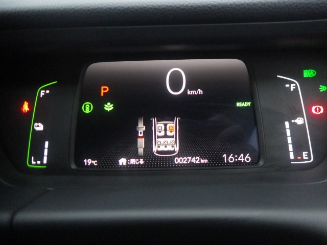 視認性、認識性にこだわった、7インチの大型カラー液晶メーターを採用。速度は読み取りやすいよう数字で大きく表示します！