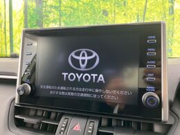 【純正ナビ】人気の純正ナビを装備しております。ナビの使いやすさはもちろん、オーディオ機能も充実！キャンプや旅行はもちろん、通勤や買い物など普段のドライブも楽しくなるはず♪