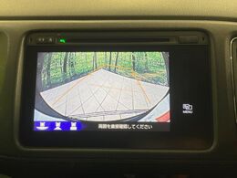 【バックカメラ】駐車時に後方がリアルタイム映像で確認できます。大型商業施設や立体駐車場での駐車時や、夜間のバック時に大活躍！運転スキルに関わらず、今や必須となった装備のひとつです！