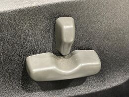 【パワーシート】スイッチ一つで簡単にシートの微調整が可能！電動だから力もいりません！快適なシートポジションにセットして、快適なドライブをお楽しみください。