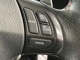【クルーズコントロール】高速道路もラクラク走行。アクセルを離しても一定速度で走行ができ、長距離運転時の負担を軽減！加速・減速も簡単なスイッチ操作で調整できます。
