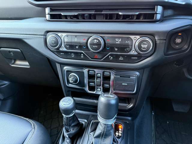 エアコン等の操作スイッチ