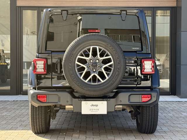 後方には障害物センサー装備！駐車が不安な方にとってバックカメラと併用でき頼もしい装備です！