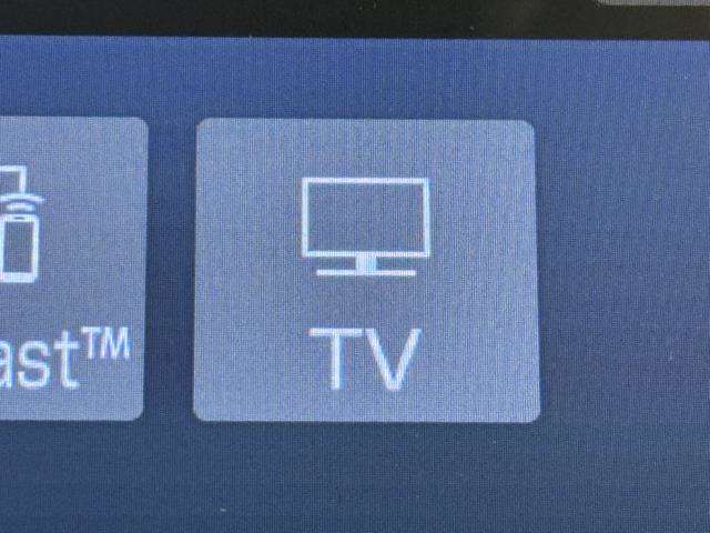 TVが見れるチューナーを装備しています。　新しい車でも付いていないことで、TVが見れない事も多々あるので要チェックです。