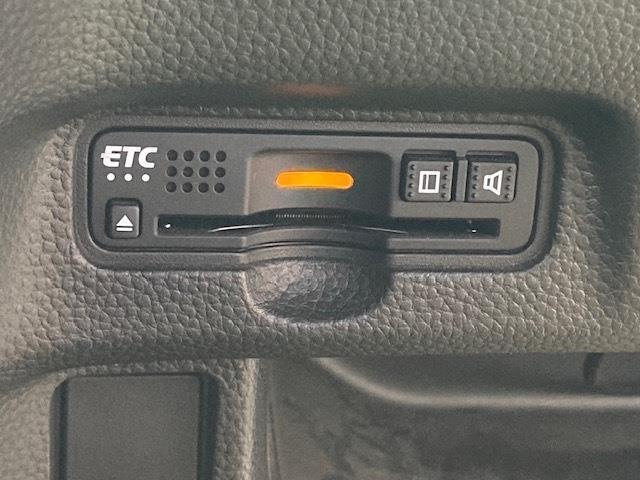 【ETC】今やカーライフにおける重要性はナビにも匹敵！？  ETCなら高速道路の料金所をスイスイと通過！　スマートインターチェンジからも、高速道路へ乗り降りできます。
