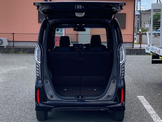 【トランク】大きく開くテールゲートで荷物の積み下ろしも楽に行えます。